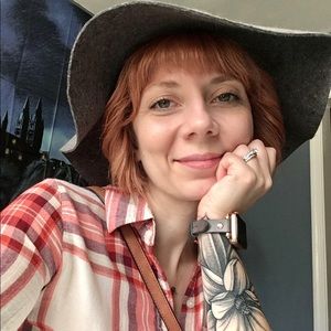 Meet your Posher, Stephanie